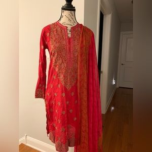 beautiful color just need ironing will iron b4 shipping too lazy right now